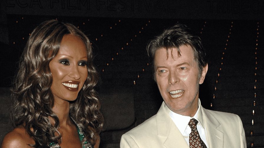 La modelo Iman homenajea a David Bowie con un tatuaje en el 10 aniversario de su muerte