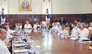 Abinader llama a funcionarios a priorizar la eficiencia en el uso de recursos p&uacute;blicos