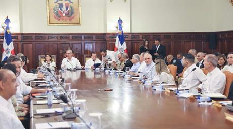 Abinader llama a funcionarios a priorizar la eficiencia en el uso de recursos p&uacute;blicos