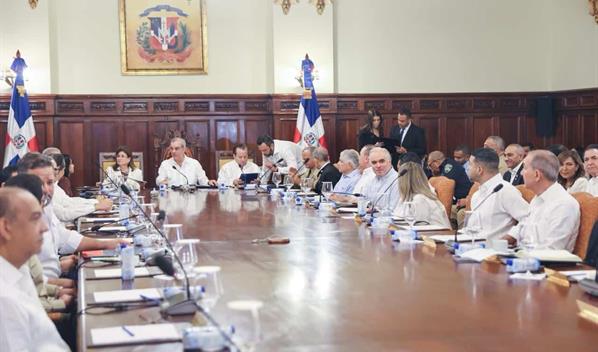 Abinader llama a funcionarios a priorizar la eficiencia en el uso de recursos p&uacute;blicos