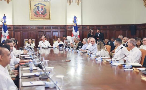 Abinader llama a funcionarios a priorizar la eficiencia en el uso de recursos p&uacute;blicos