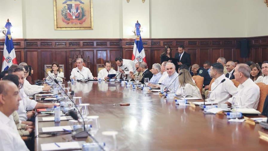 Abinader llama a funcionarios a priorizar la eficiencia en el uso de recursos p&uacute;blicos