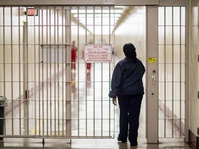 Mueren tres hombres en custodia de ICE en menos de una semana