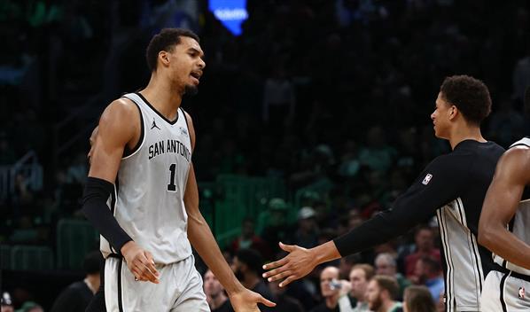 Spurs inician racha fuera de casa con triunfo y los Pistons sufren ausencias