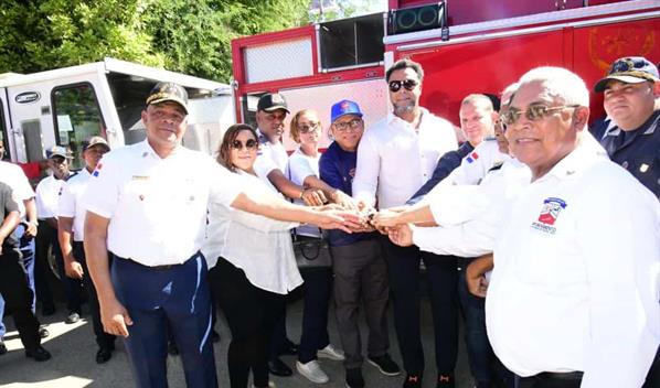 Jornada social de Nelson Cruz y BoomStick23 beneficia a miles en Las Matas de Santa Cruz