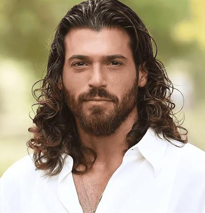 El actor turco Can Yaman, brevemente detenido en Estambul, niega posesi&oacute;n de drogas