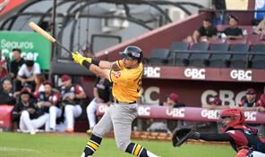 Las &Aacute;guilas alcanzan el segundo puesto tras apalear a los Gigantes