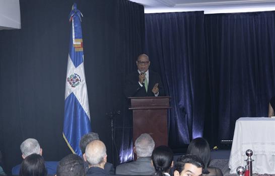 Amazon selecciona al periodista Marino Zapete para proyectar su obra en el mercado anglosaj&oacute;n