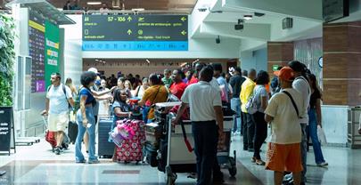 Informe muestra reducci&oacute;n de sobrestad&iacute;a de dominicanos con visa de paseo en Estados Unidos