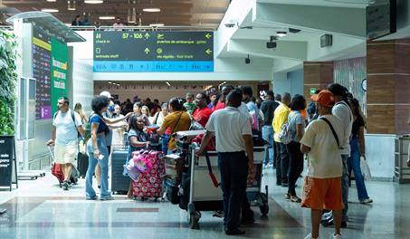 Informe muestra reducci&oacute;n de sobrestad&iacute;a de dominicanos con visa de paseo en Estados Unidos