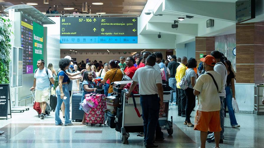 Informe muestra reducci&oacute;n de sobrestad&iacute;a de dominicanos con visa de paseo en Estados Unidos