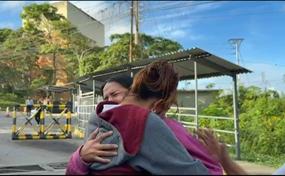Venezolanos aguardan con esperanza la liberaci&oacute;n de m&aacute;s presos pol&iacute;ticos