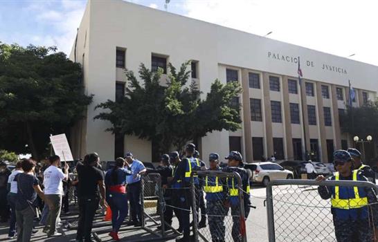 Juez da 10 d&iacute;as al Ministerio P&uacute;blico para notificar acusaci&oacute;n a los querellantes en caso Jet Set