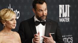 Noah Wyle le arrebata a Diego Luna el Globo de Oro a mejor actor masculino en serie