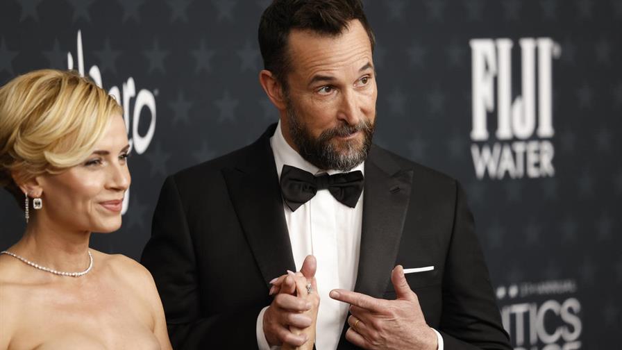 Noah Wyle le arrebata a Diego Luna el Globo de Oro a mejor actor masculino en serie