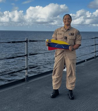 Oficial de la Marina de EE. UU. celebra caída de Nicolás Maduro