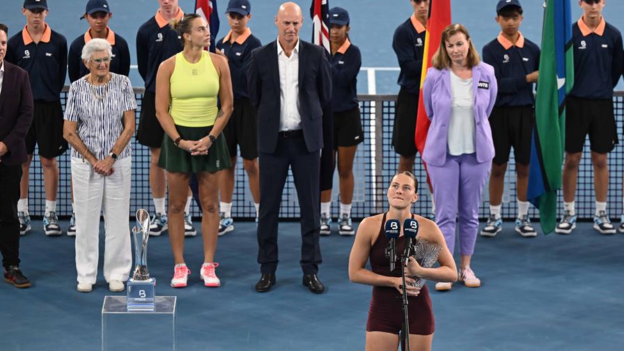 Sabalenka pide matrimonio a su pareja; Kostyuk le niega el saludo y recuerda la guerra
