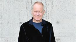 Stellan Skarsg&aring;rd vence a Benicio Del Toro y gana el Globo de Oro a mejor actor de reparto