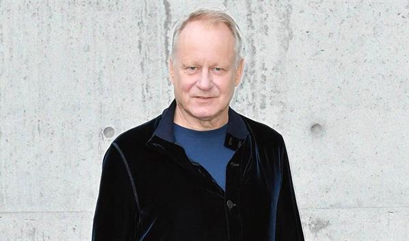Stellan Skarsg&aring;rd vence a Benicio Del Toro y gana el Globo de Oro a mejor actor de reparto