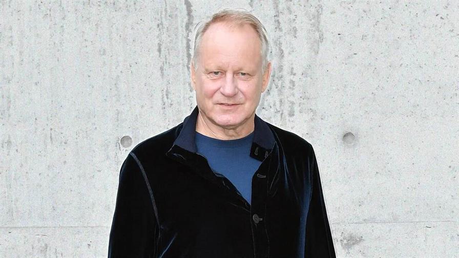 Stellan Skarsg&aring;rd vence a Benicio Del Toro y gana el Globo de Oro a mejor actor de reparto