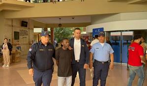 Aplazan por falta de int&eacute;rprete coerci&oacute;n contra haitiano acusado de asesinato de dos cobradores