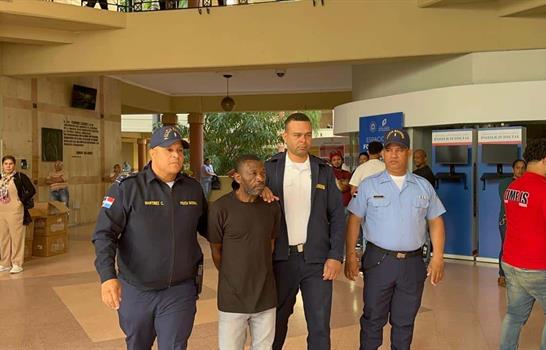 Aplazan por falta de int&eacute;rprete coerci&oacute;n contra haitiano acusado de asesinato de dos cobradores