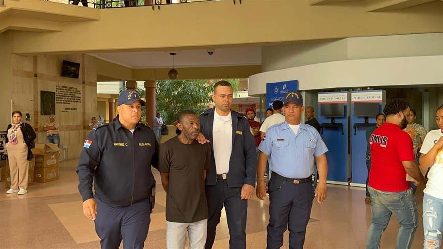 Aplazan por falta de int&eacute;rprete coerci&oacute;n contra haitiano acusado de asesinato de dos cobradores