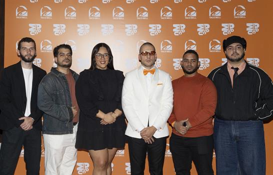 Frooby celebra el estreno de la tercera temporada de "Me Pas&eacute; Un D&iacute;a Con" en el cine