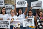 Impaciencia marca quinta noche de espera por liberaci&oacute;n de presos pol&iacute;ticos en Venezuela
