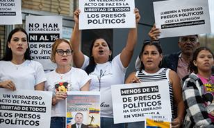 Impaciencia marca quinta noche de espera por liberaci&oacute;n de presos pol&iacute;ticos en Venezuela