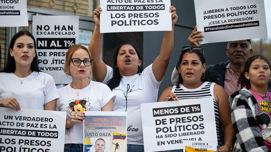 Impaciencia marca quinta noche de espera por liberación de presos políticos en Venezuela Impaciencia marca quinta noche de espera por liberación de presos políticos en Venezuela