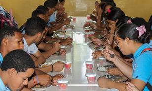 Inabie reduce el sodio en el men&uacute; escolar y ampl&iacute;a los servicios de salud para estudiantes