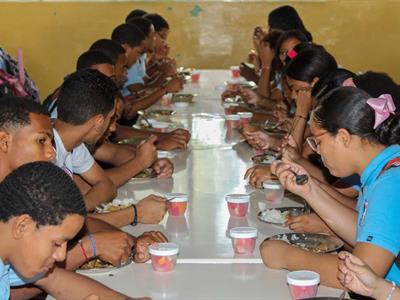 Inabie reduce el sodio en menú escolar y amplía los servicios de salud