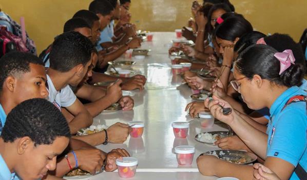 Inabie dice que ha reducido casi a la mitad el consumo de sal en la alimentaci&oacute;n escolar