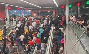 Las lluvias provocan aglomeraciones en el Metro