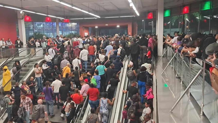 Las lluvias provocan aglomeraciones en el Metro