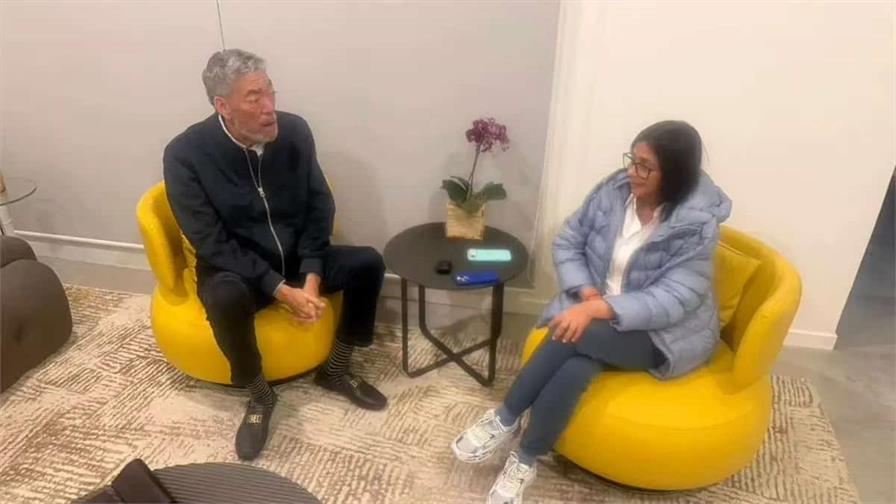 Miguel Mej&iacute;a se re&uacute;ne con Delcy Rodr&iacute;guez en Caracas para reforzar relaciones