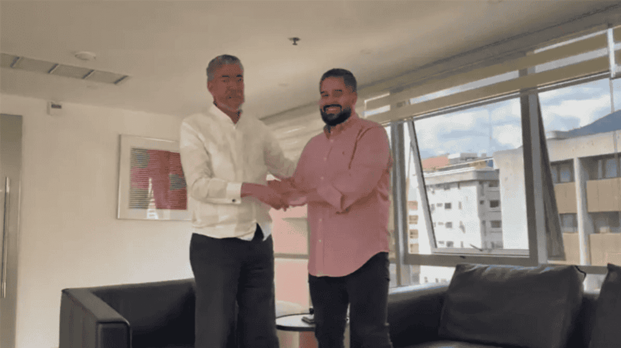 Miguel Mej&iacute;a visita a Nicol&aacute;s Maduro Guerra y expresa solidaridad tras captura de su padre