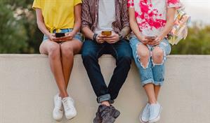 Las redes sociales da&ntilde;an la salud de los adolescentes, alerta regulador sanitario franc&eacute;s