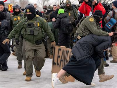 Gobernadora de Maine pide al ICE mostrar órdenes de arresto