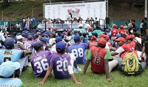 Realizan cl&iacute;nica deportiva Slugger en Manoguayabo