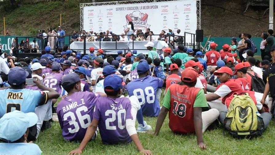 Realizan cl&iacute;nica deportiva Slugger en Manoguayabo