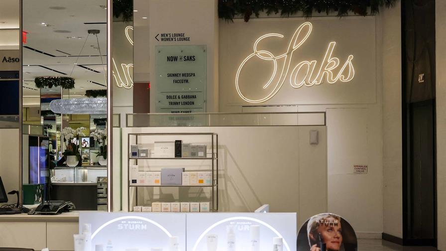 Saks Global, matriz de la cadena de tiendas de lujo, se declara en bancarrota