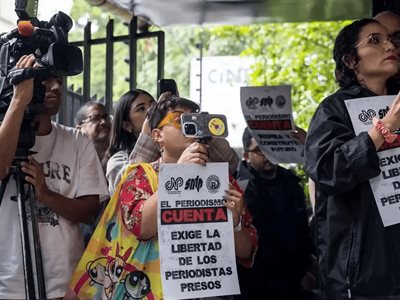 Periodistas exiliados piden a Venezuela liberar comunicadores presos