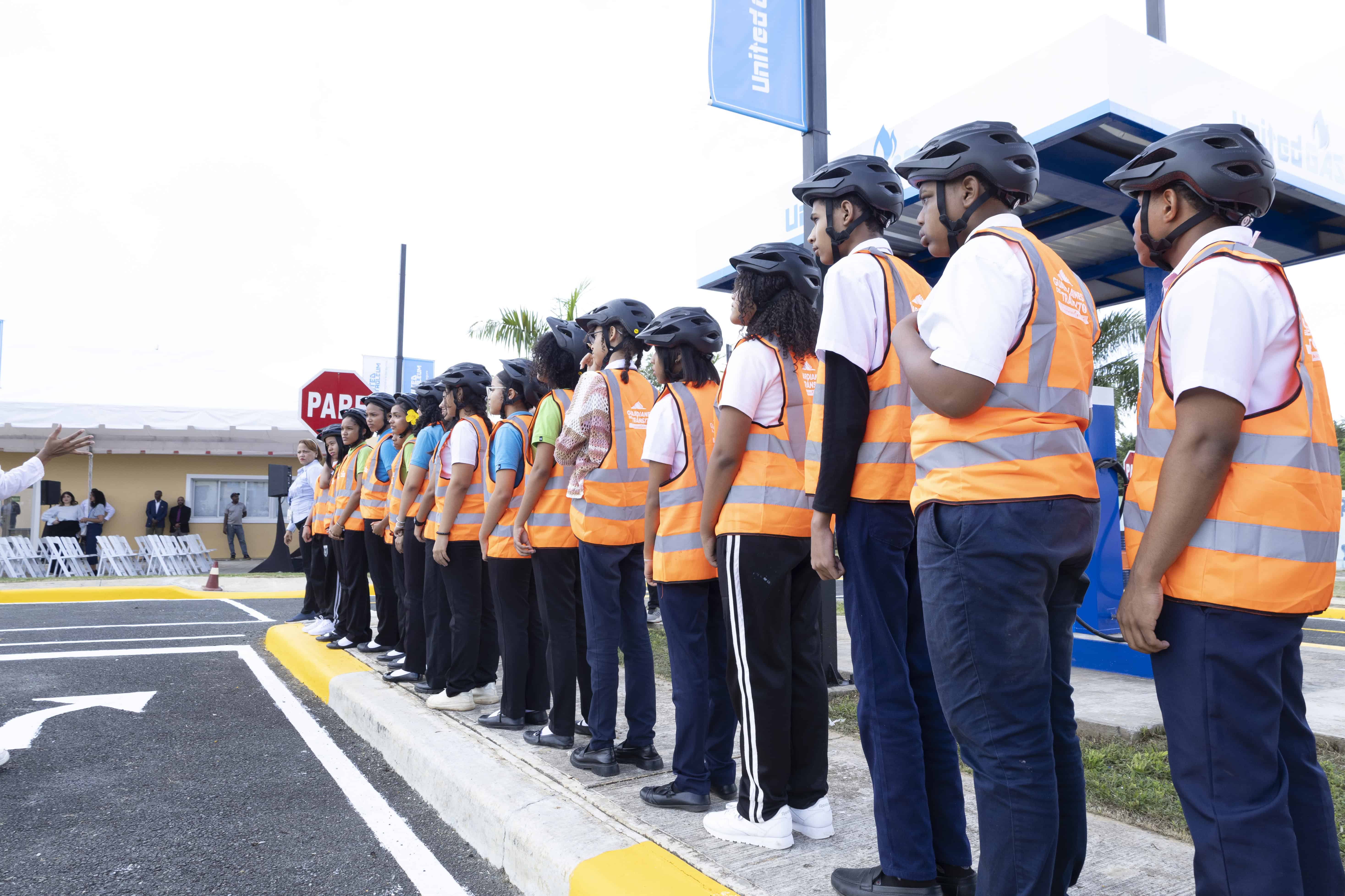 Los estudiantes al agotar las horas de entratamiento, reciben un carnet de aprendizaje.