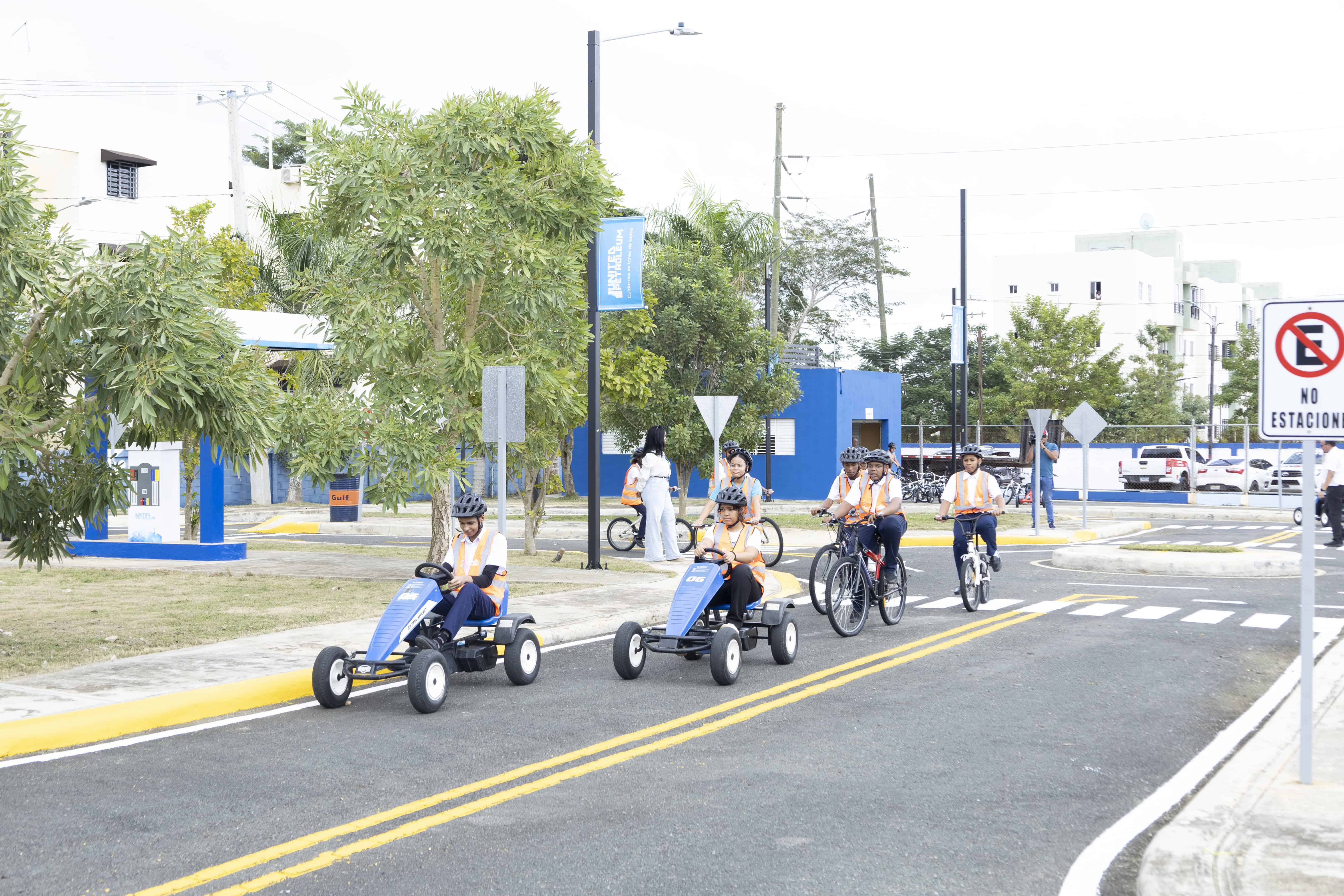 Los estudiantes reciben una charla sobre la Ley 63-17 y luego la práctica.