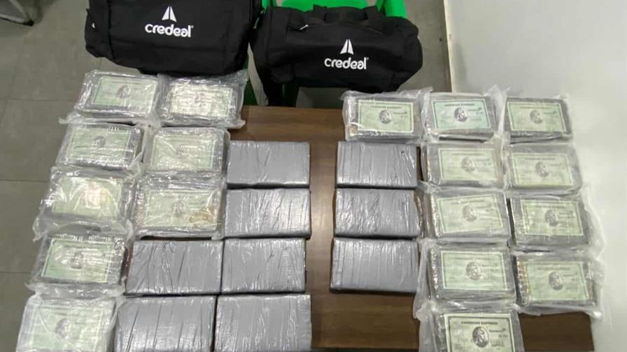 Decomisan 27 paquetes de coca&iacute;na en San Pedro de Macor&iacute;s y arrestan a tres hombres