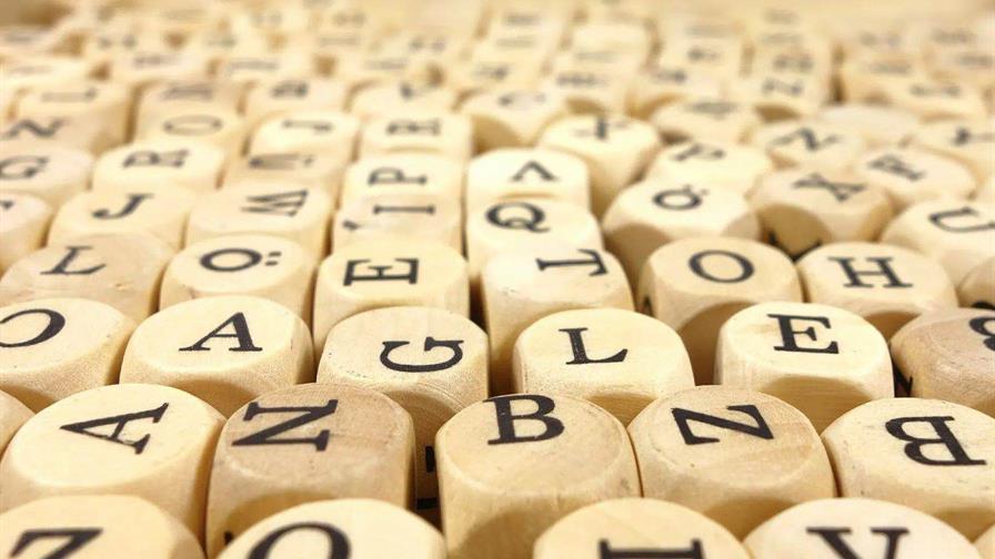 Los fonemas y los problemas que su función distintiva genera Los fonemas y los problemas que su función distintiva genera