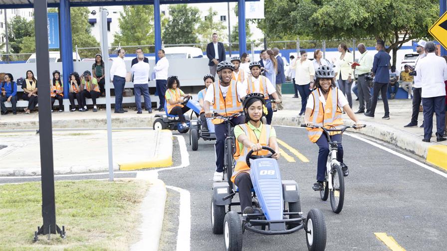 Relanzan parque en Ciudad Juan Bosch para fortalecer la educación vial infantil Relanzan parque en Ciudad Juan Bosch para fortalecer la educación vial infantil
