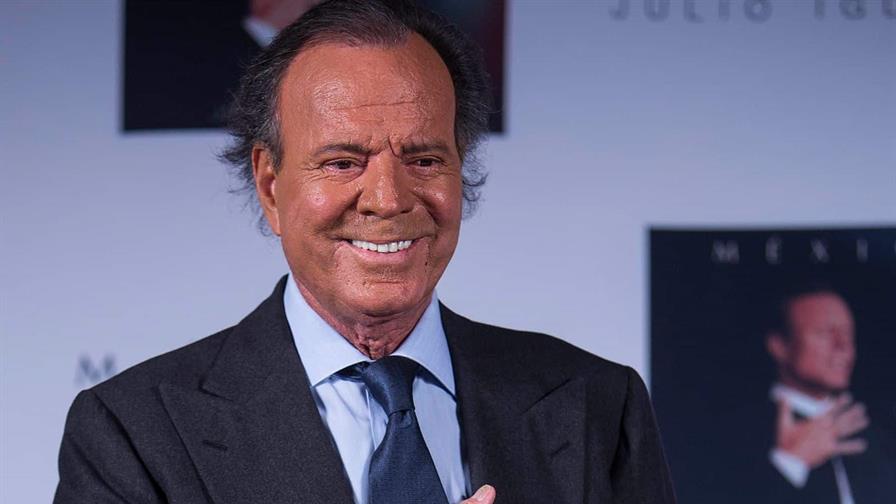 Julio Iglesias recurre a un abogado para hacer frente a las acusaciones en su contra